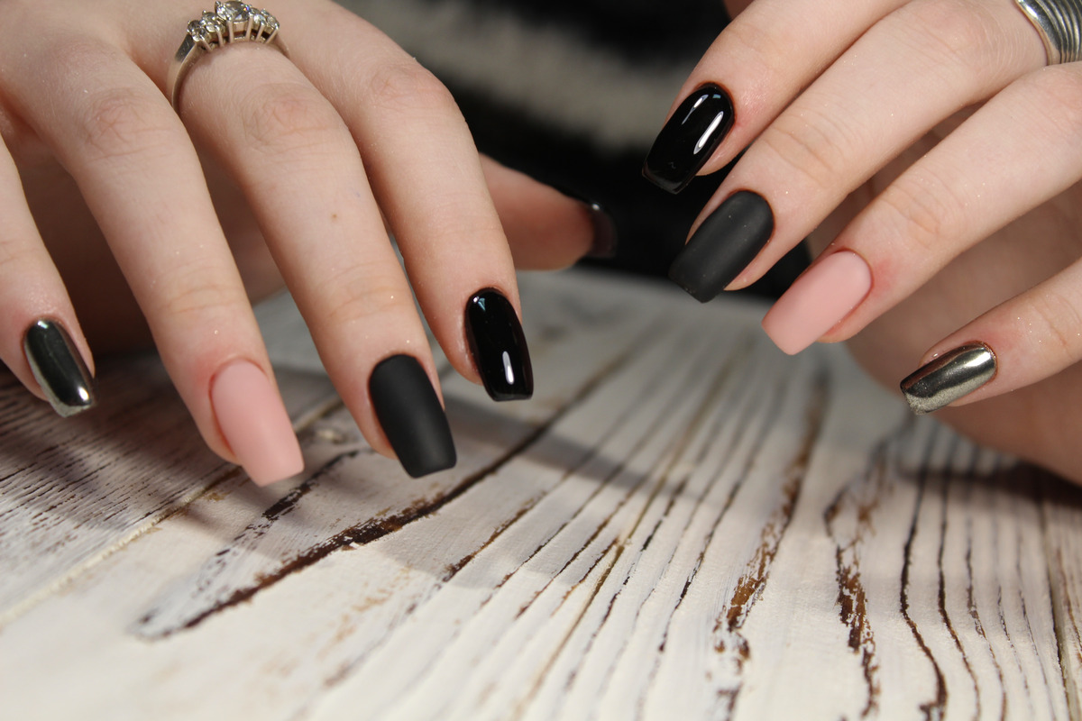 💅 Classic Manicure – A timeless option that includes nail shaping, cuticle care, and a polish of your choice.
